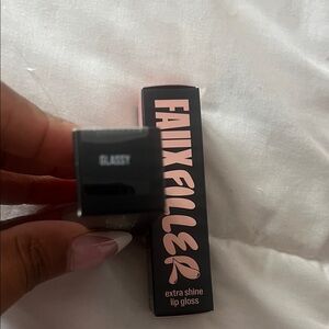 Faux Filter Extra Shine Lip Gloss -Glassy